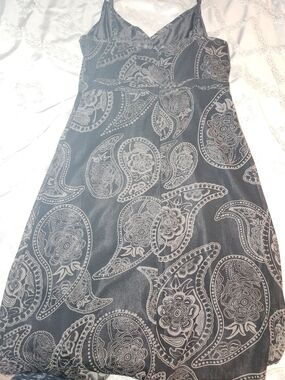 Sleeveless Paisley Midi Dress - Gray